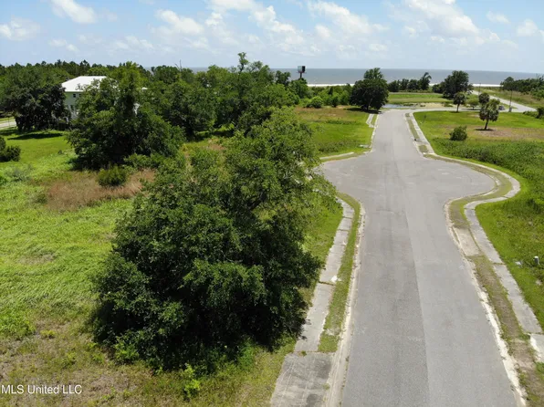 114 Destiny Oaks Dr, Long Beach, MS 39560