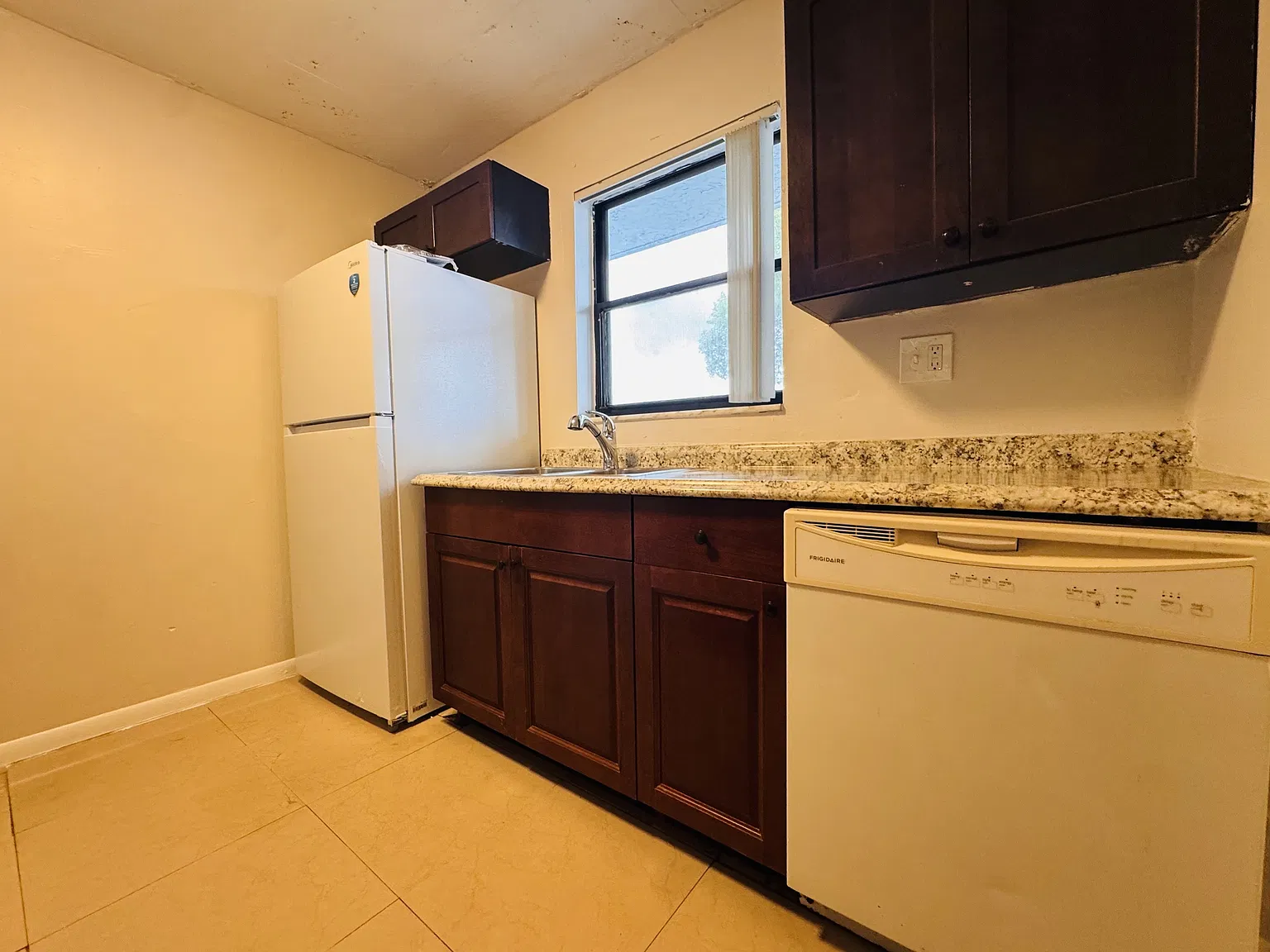 254 Pineview Drive - 1 — Photo 2