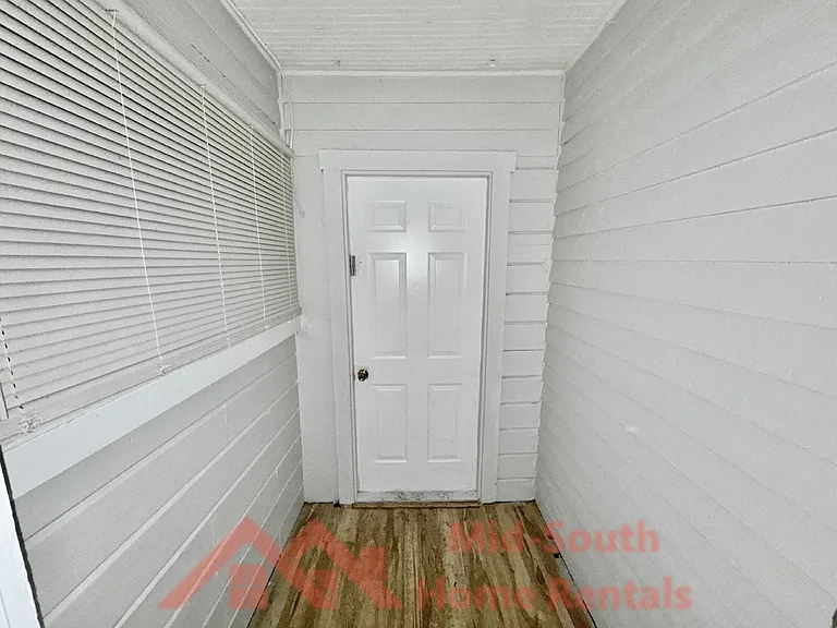 2263 Hunter Ave — Photo 12