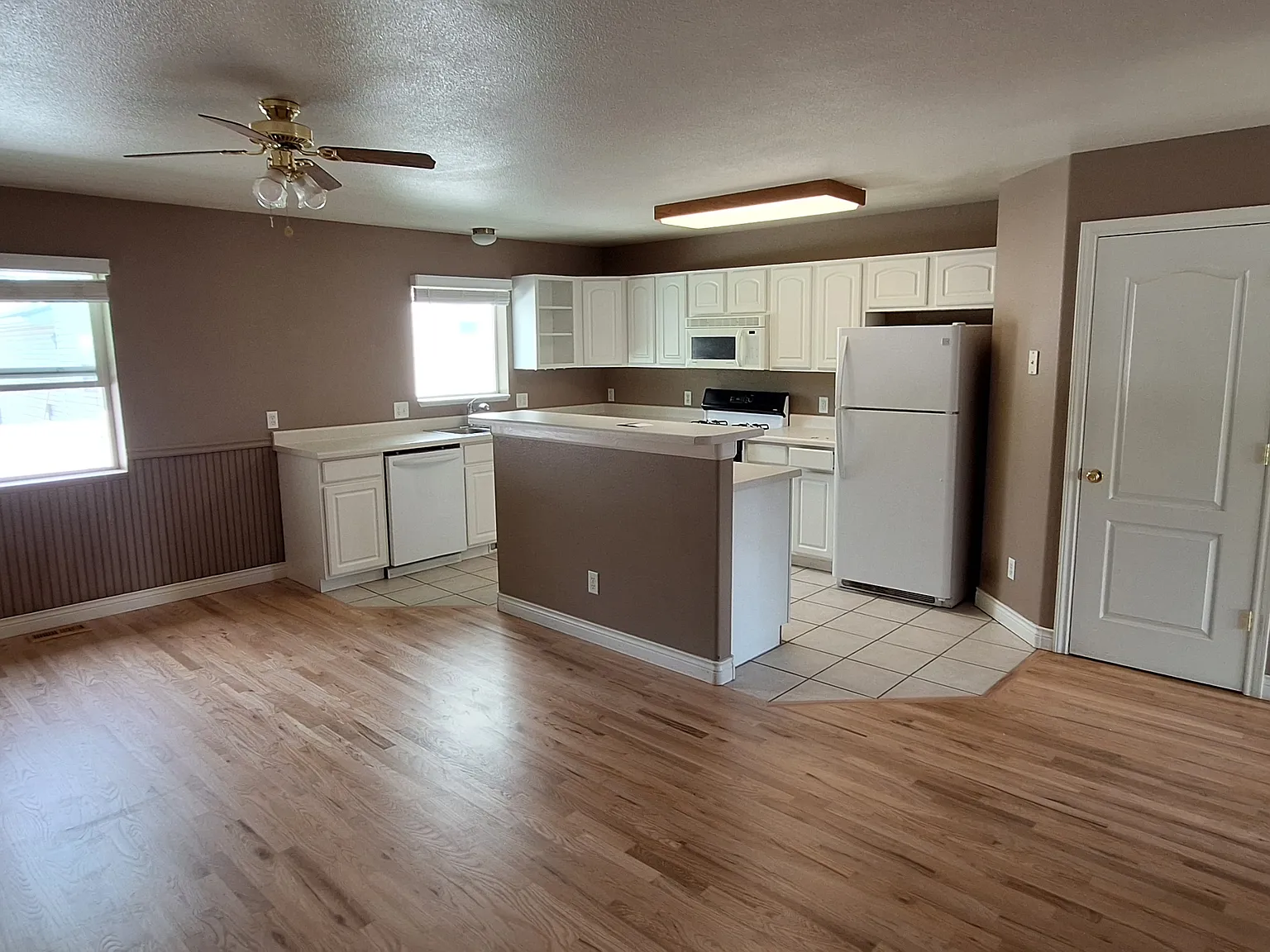3 bed, 1400 sqft, $2,000 — Photo 4