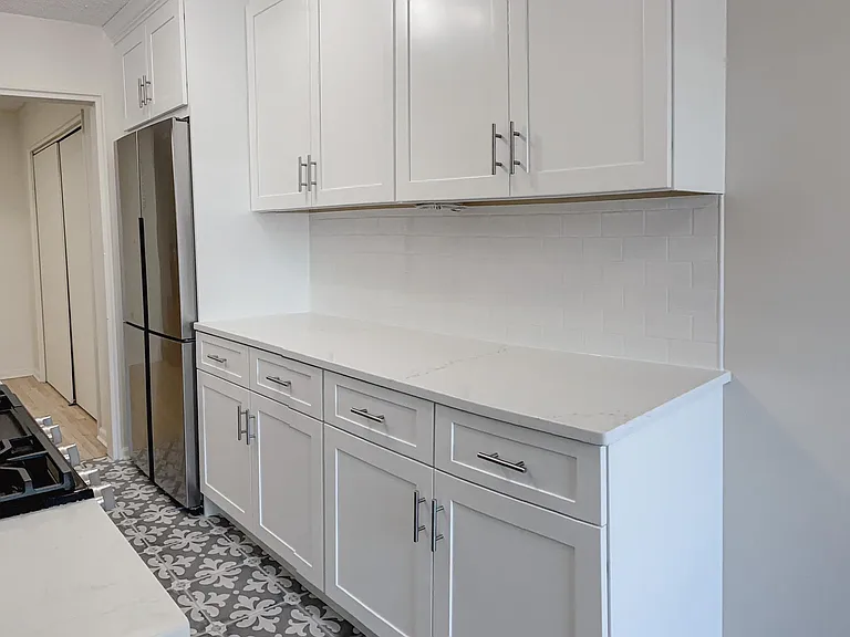 570 Whitney Ave — Photo 3
