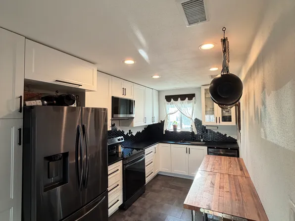 2891 Canyon Crest Dr APT 63, Riverside, CA 92507