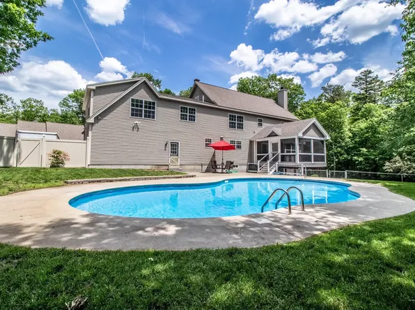 33 Westview Dr, Sanford, ME 04073