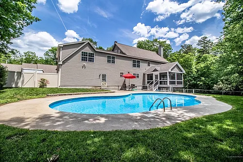 33 Westview Dr Photo 1