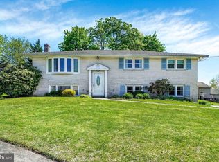 2020 Lycan Dr, York, PA 17408