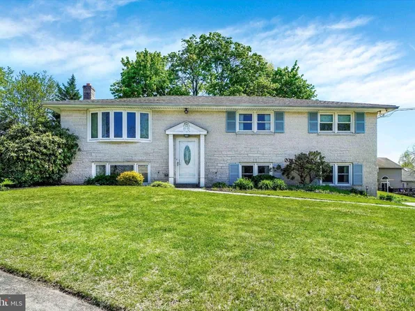 2020 Lycan Dr, York, PA 17408