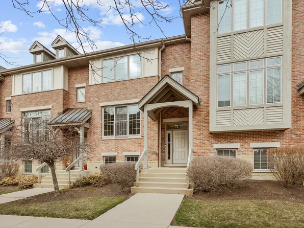 72 E Hattendorf Ave, Roselle, IL 60172