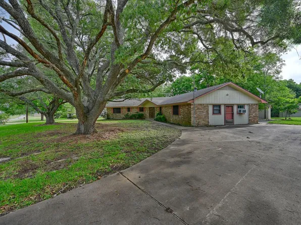 915 Farmers Rd, Brenham, TX 77833