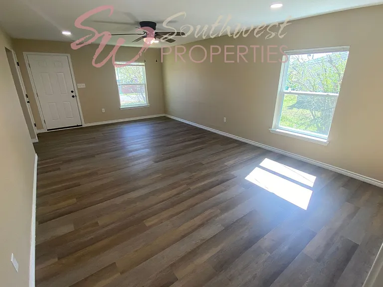210 Reta St — Photo 3