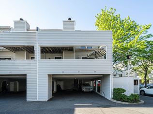 813 Topsail Ln, Secaucus, NJ 07094