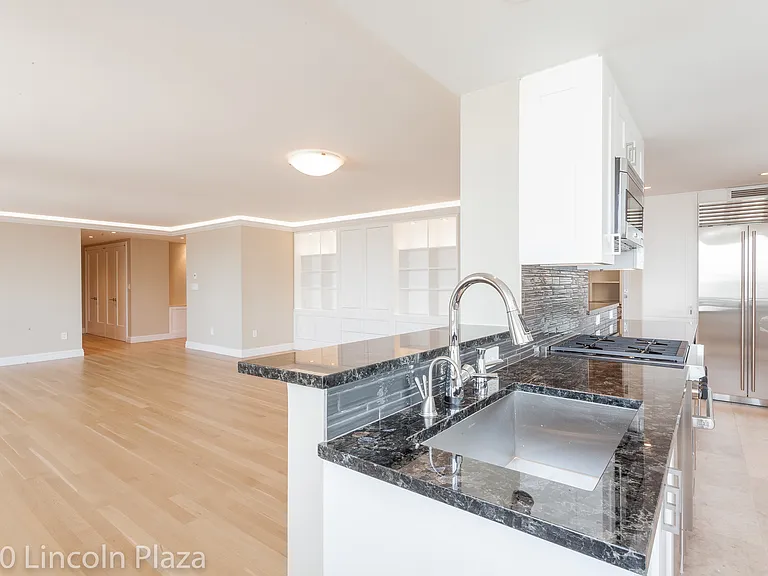 30 W 63rd St #32MN — Photo 6
