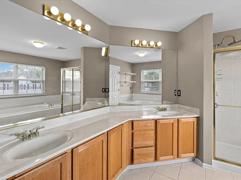 49 Equestrian Dr — Photo 32