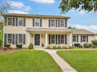180 Christina Cir, Wheaton, IL 60189