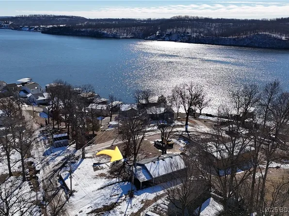 241 Brownstone Dr, Sunrise Beach, MO 65079