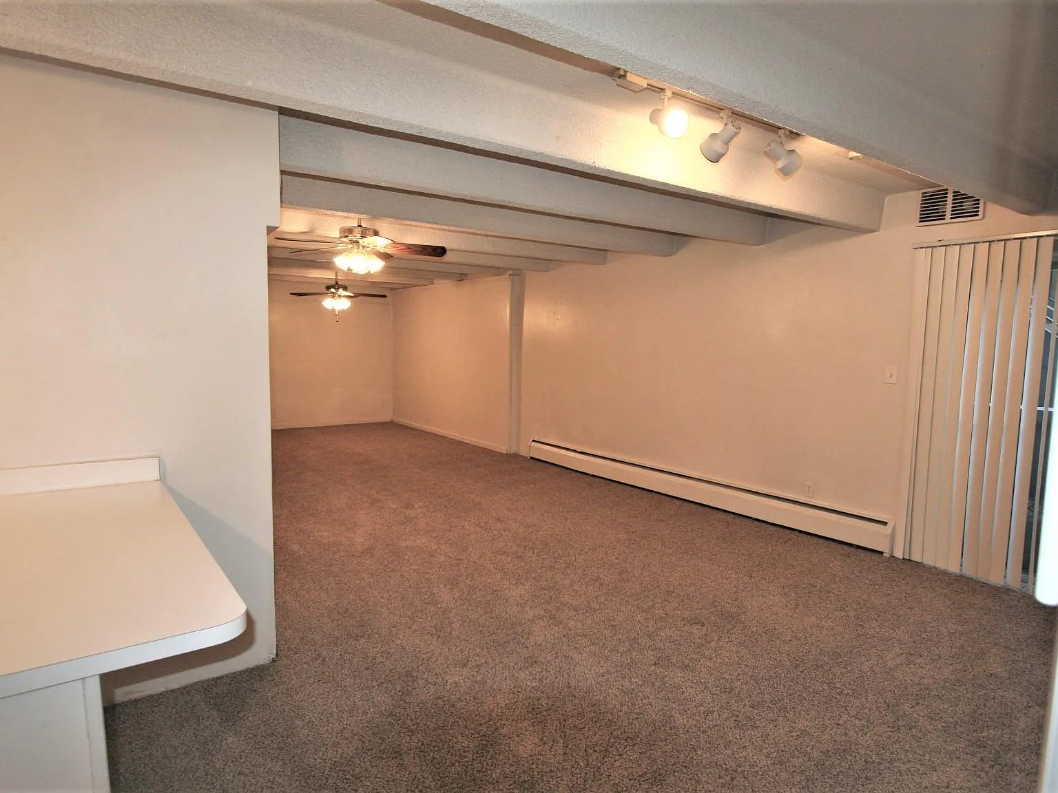Studio, 400 sqft, $995 — Photo 2