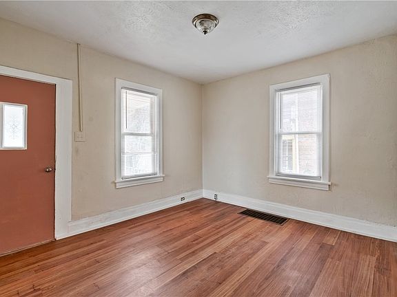 2nd image of 1013 Henry St