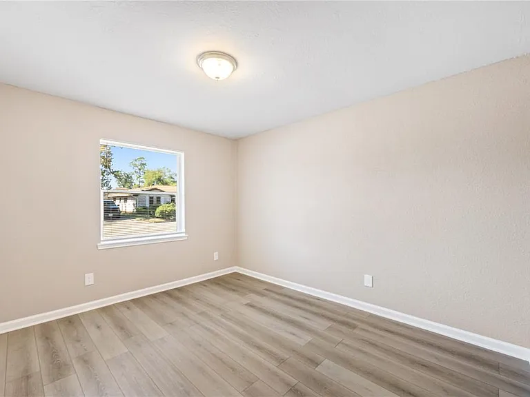 9614 Bean St — Photo 12