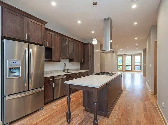 2nd image of 1454 W Belmont Ave #3