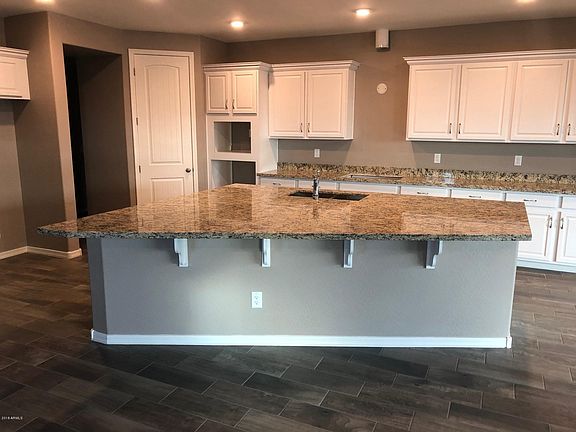 5th image of 17165 W Laurie Ln