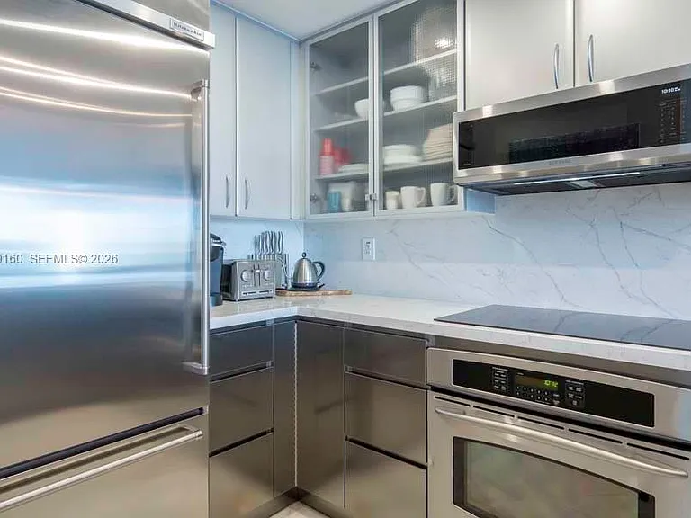 540 West Ave #411 — Photo 11