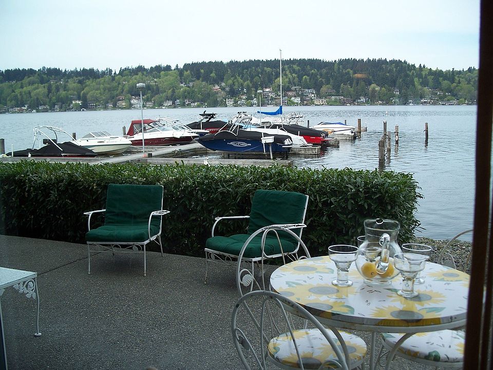 Lg patio,at water edge