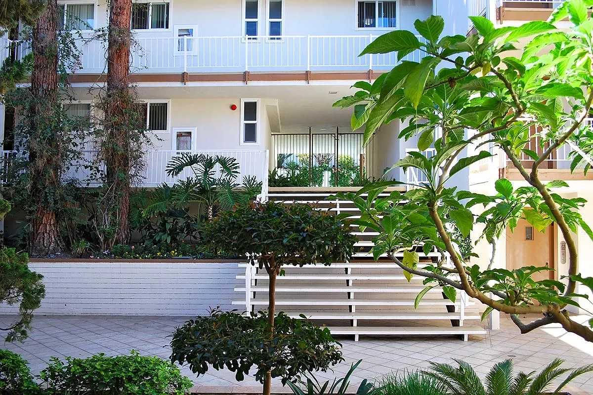 Levering Heights — Photo 2