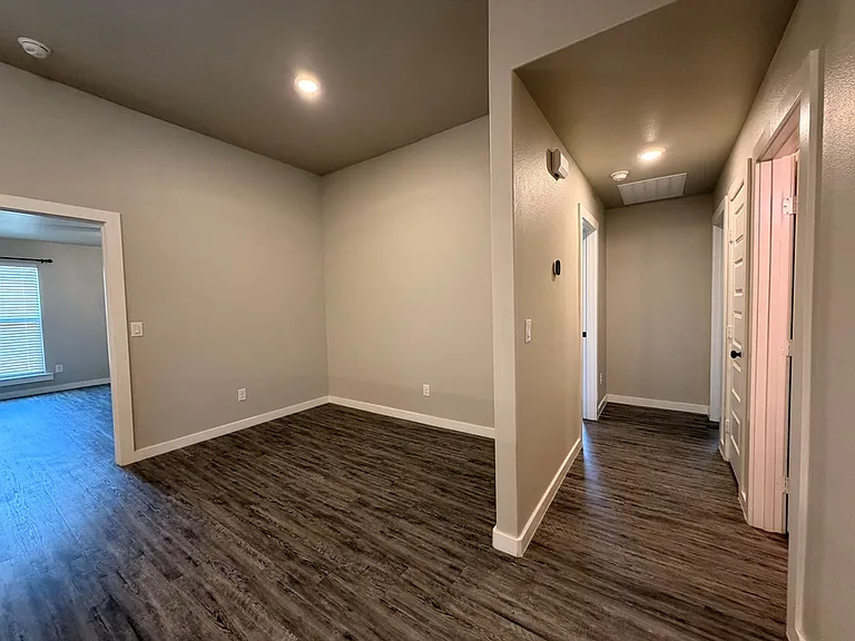 409 Chitalpa Dr — Photo 8