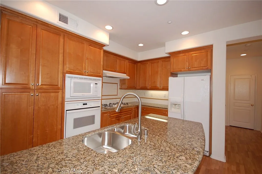 2 bed, 2.5 bath, 1364 sqft, $4,150 — Photo 3
