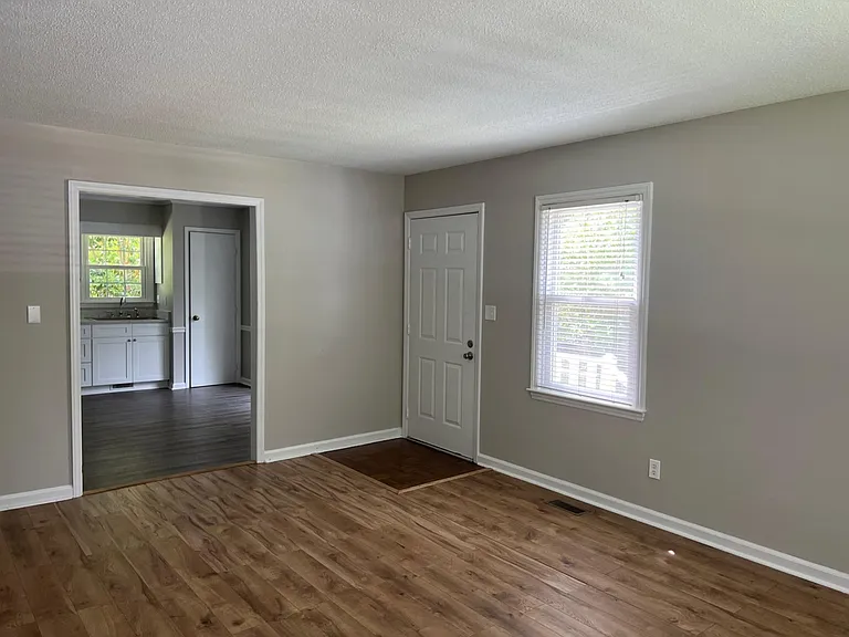 702 Branniff Dr — Photo 4