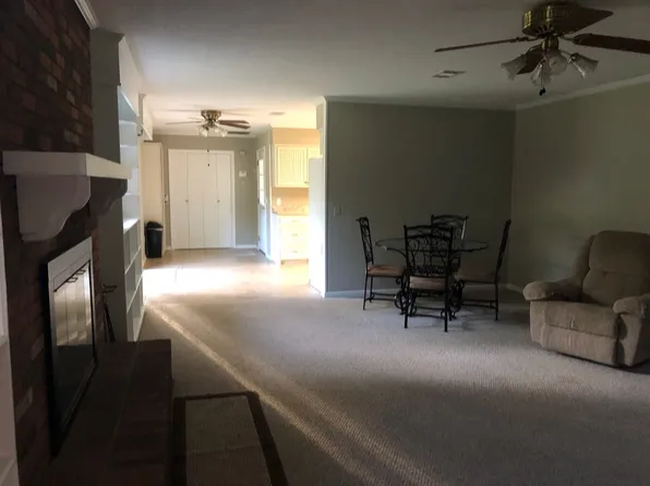 130 Charlton St, Jesup, GA 31545