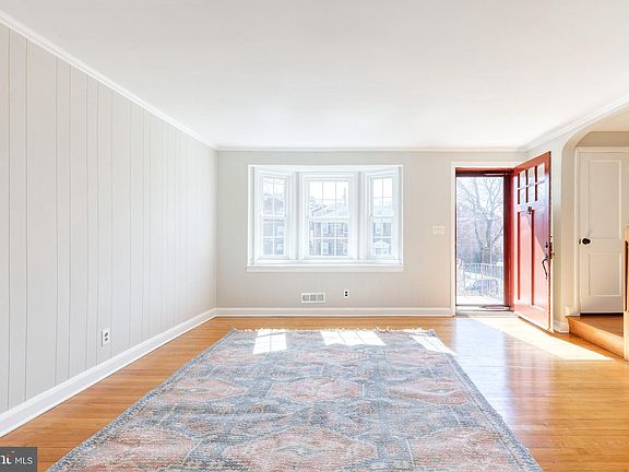 3rd image of 130 Dumbarton Rd