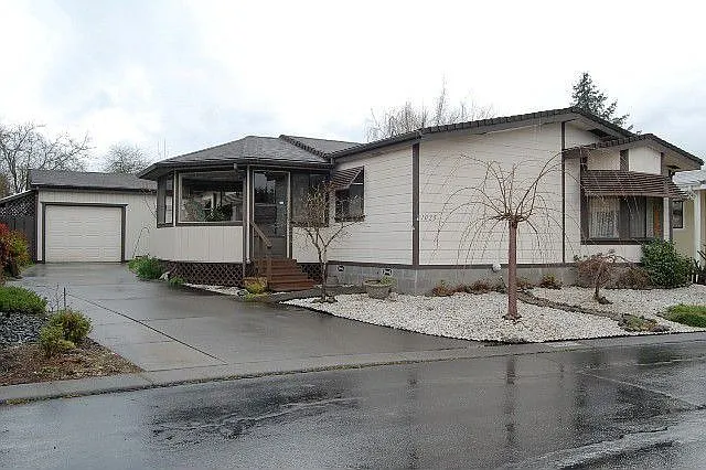 1025 Aspen Way photo 1