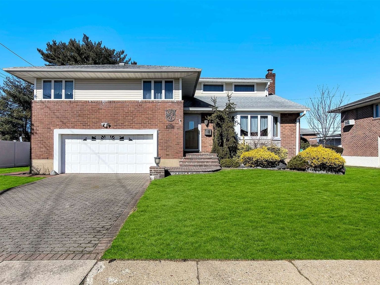 4 Balsam Drive, Hicksville, NY 11801 Zillow