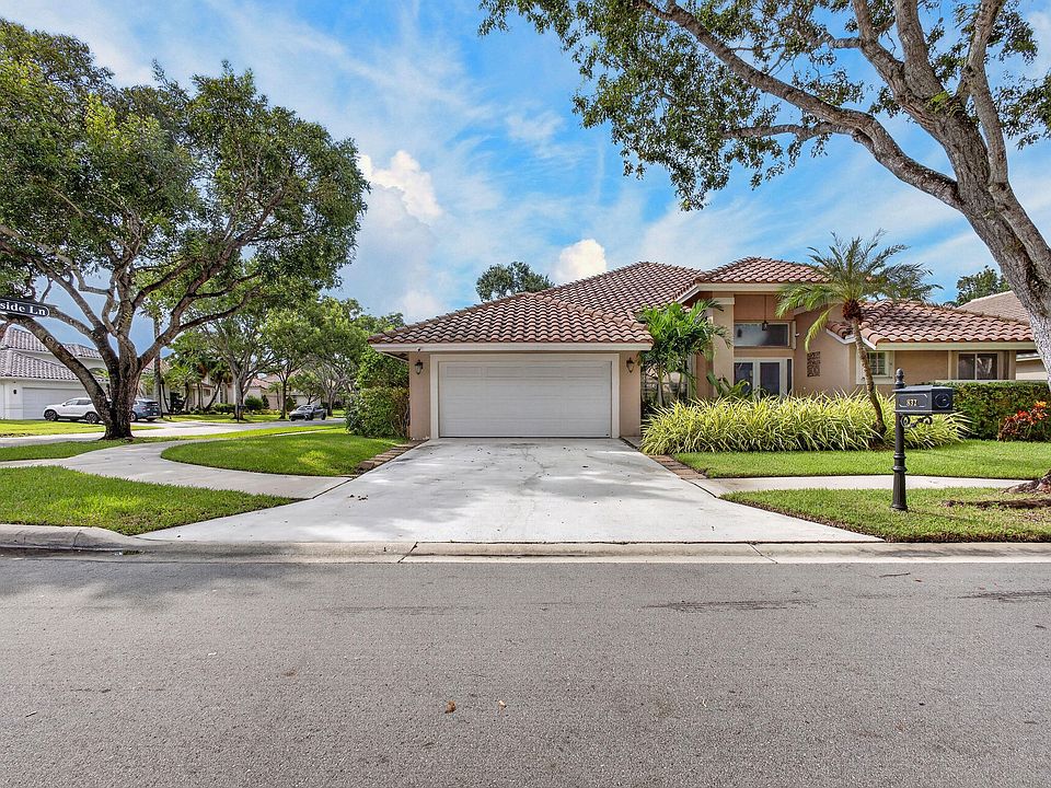 1st image of 832 WATERVIEW Drive