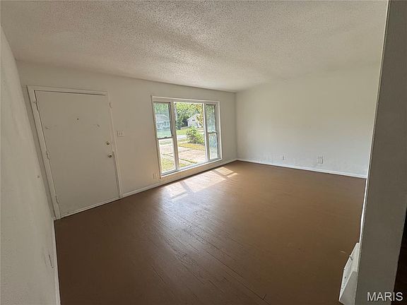 4th image of 5633 Parchester Dr