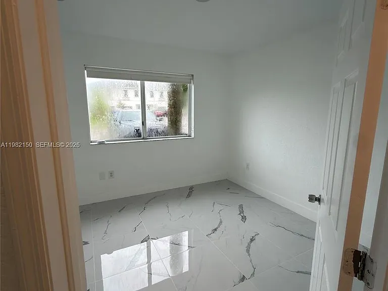 689 NW 6th St #689 — Photo 5