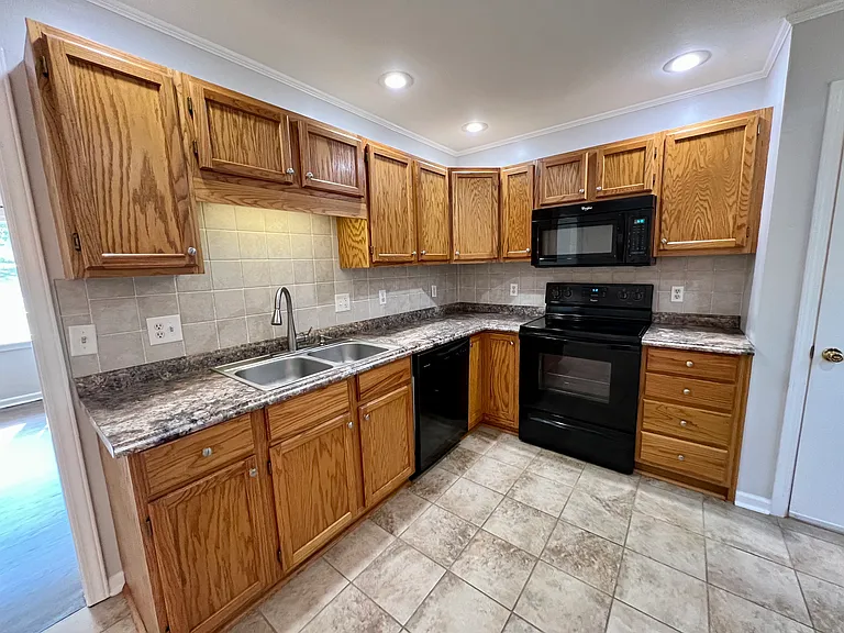 9601 Walnut St — Photo 3