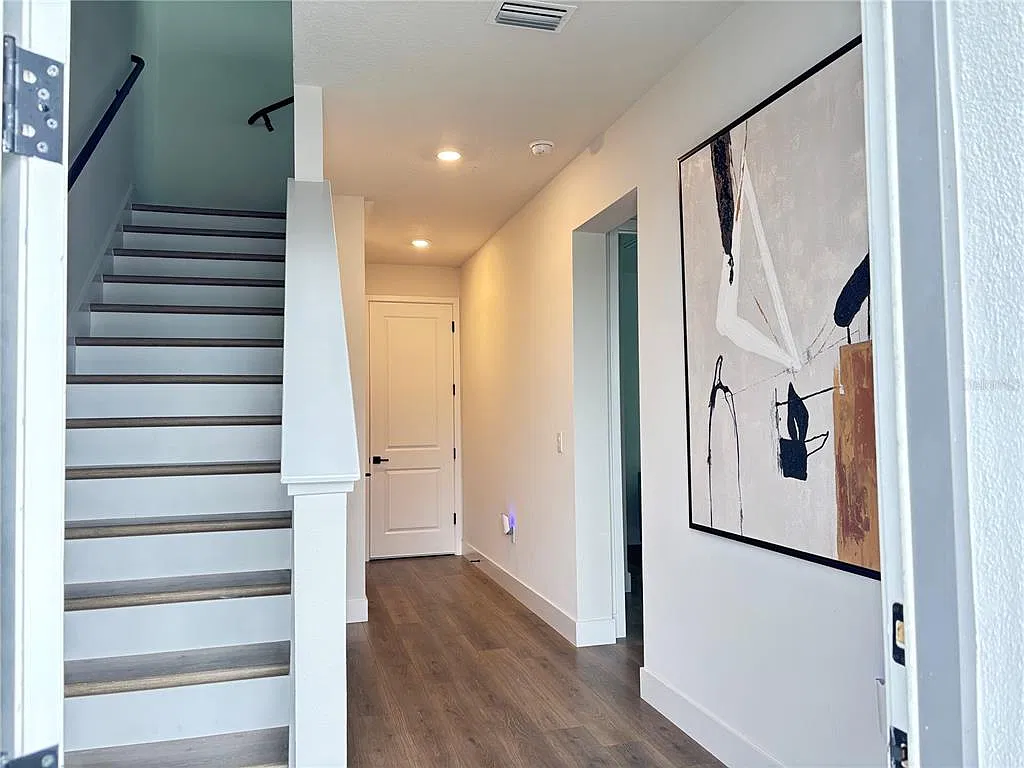 3 bed, 2.5 bath, 1772 sqft, $4,200 — Photo 4
