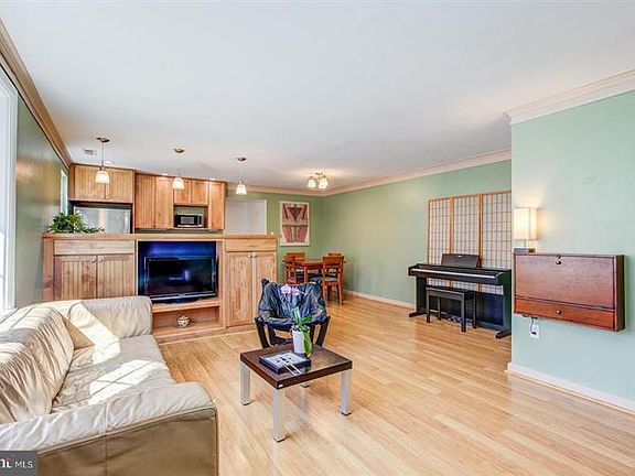 5th image of 806 S Arlington Mill Dr APT 203