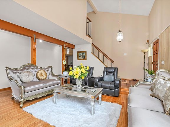 3rd image of 472 Newport Way