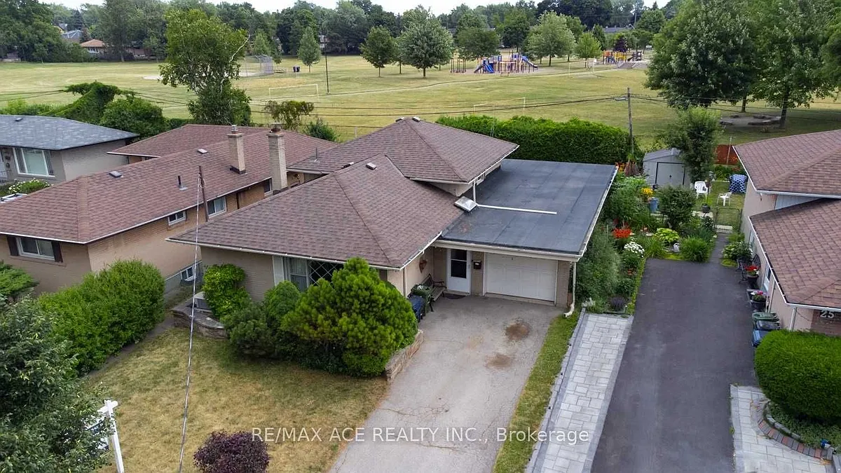 Building Photo - 27 Oakridge Dr #MAIN