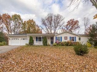 34140 Vauxhill Dr, Paw Paw, MI 49079