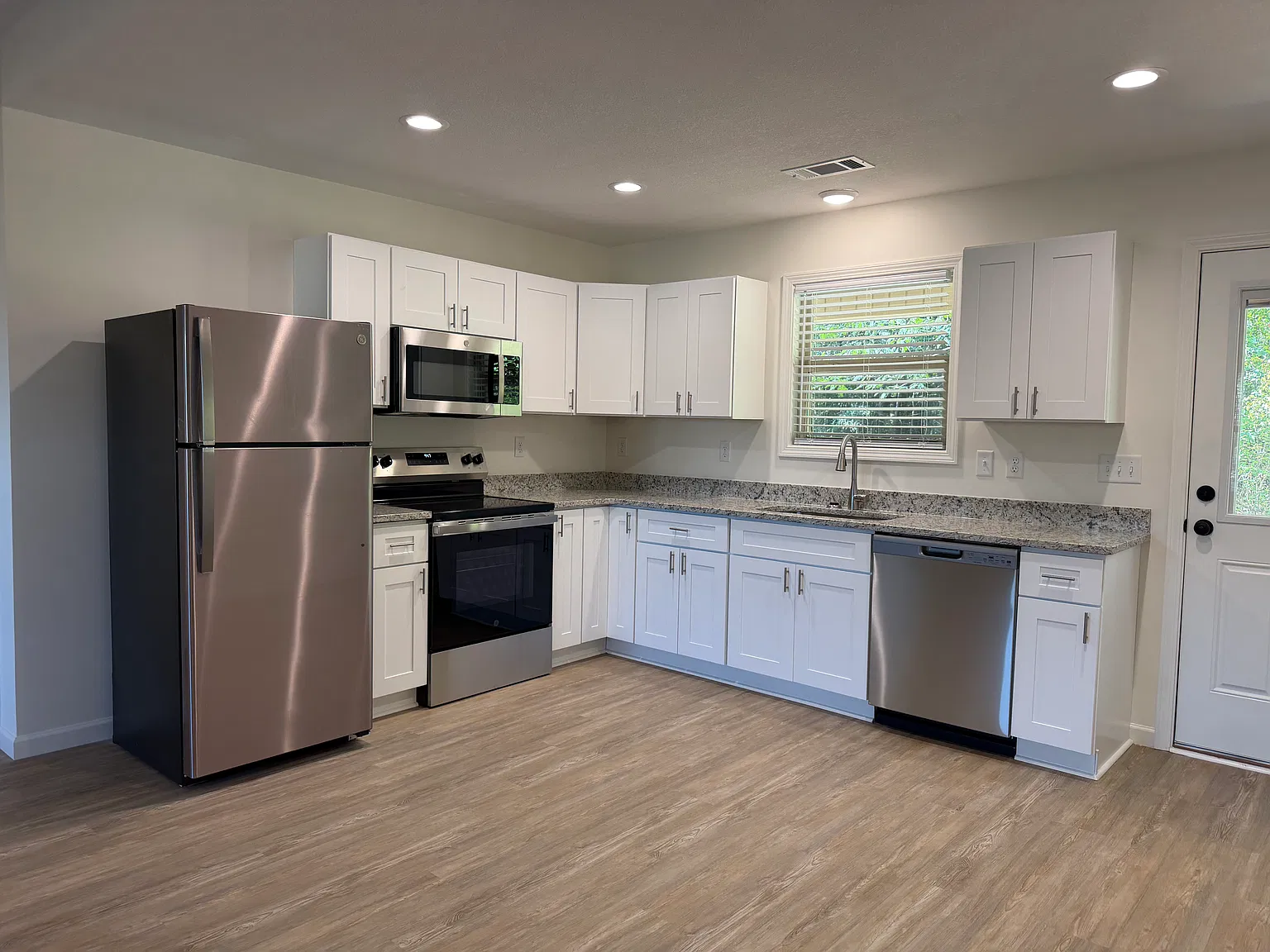 3 bed, 1160 sqft, $1,600 — Photo 3