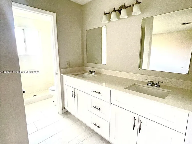 20439 NW 15th Ave — Photo 6