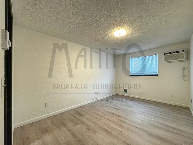 Regency Park Apartments — Photo 19