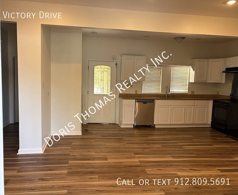 3 Bedroom 3 Bath Home Midtown Savannah — Photo 4
