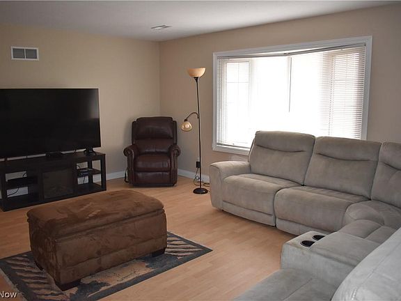 5th image of 7970 Mentor Ave APT G15
