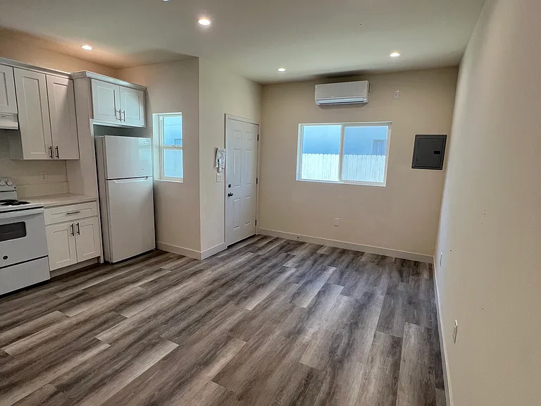 11616 Hamlin St #11620 — Photo 8