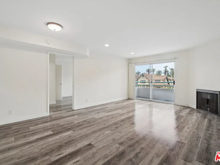 870 Crenshaw Blvd #202 — Photo 1