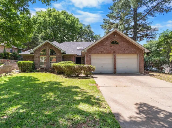 1213 Circle View Ct, Grapevine, TX 76051